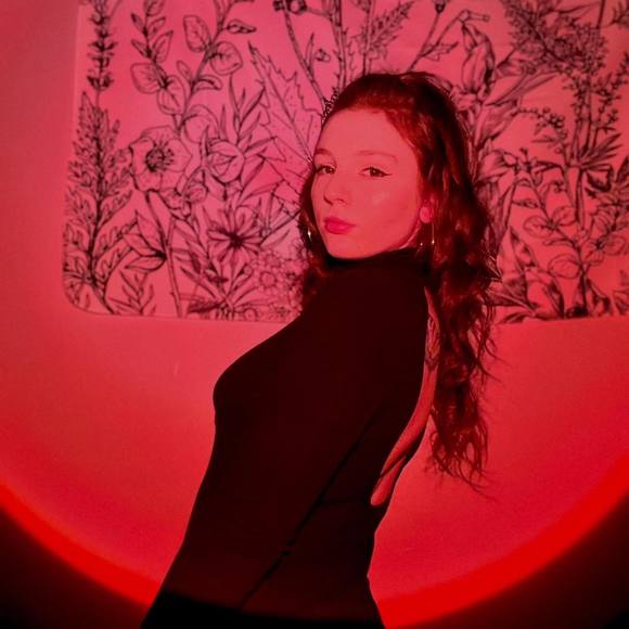 Meet your Posher, Lauren - Picture 1 of 1